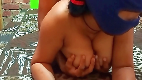 Mas ivly shows off her black pussy