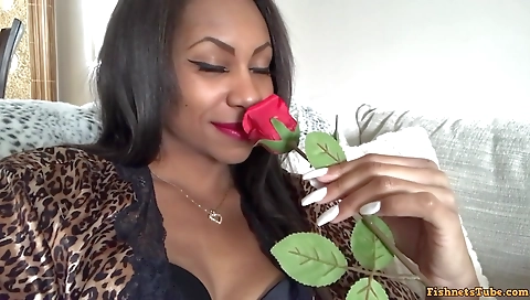 Sultry slut loves the hot blowjob