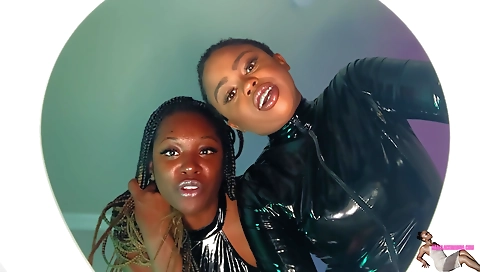 Hotest girls get their pussies